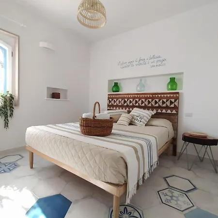 Bed & Breakfast Dimora Mediterranea 4*