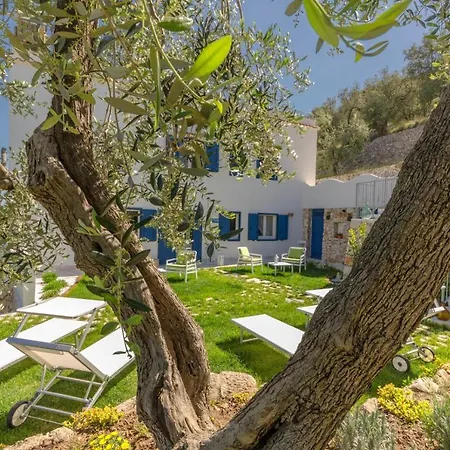 Dimora Mediterranea Bed and Breakfast 4*