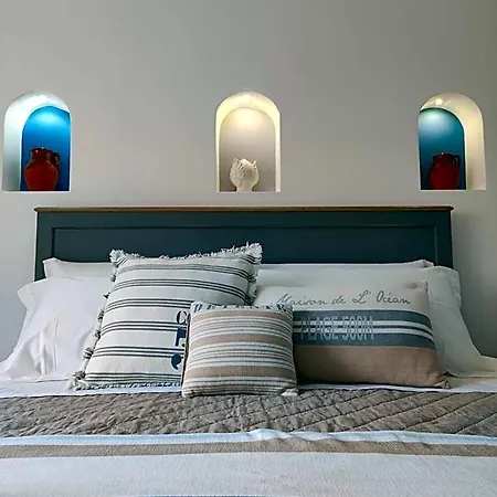 Dimora Mediterranea Bed and Breakfast 4*